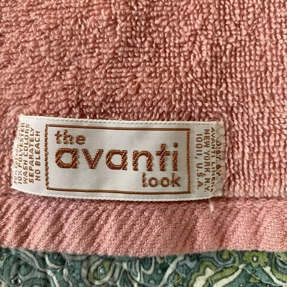 Avanti Pink Bath Towels with Cream Trim